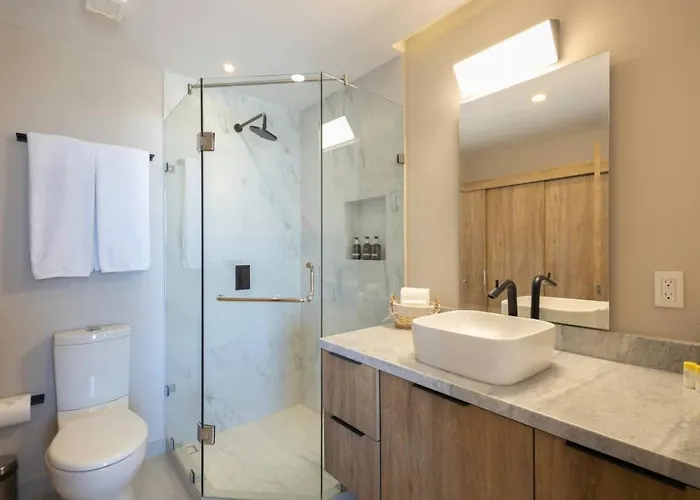 New And Elegant 4bedroom House Steps From The Cabo San Lucas