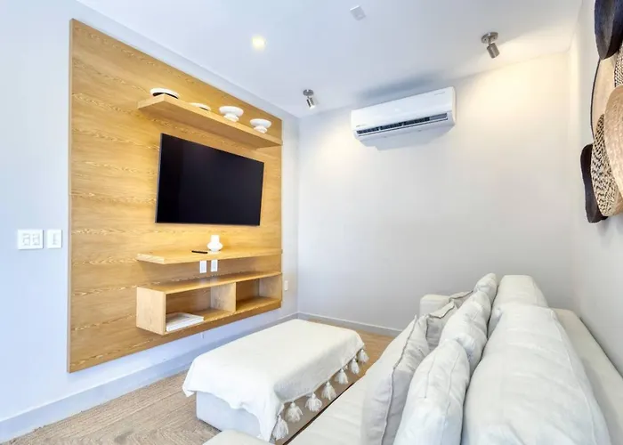 New And Elegant 4bedroom House Steps From The