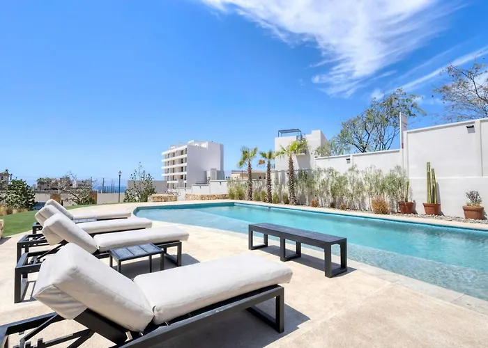 Сasa de vacaciones New And Elegant 4bedroom House Steps From The *