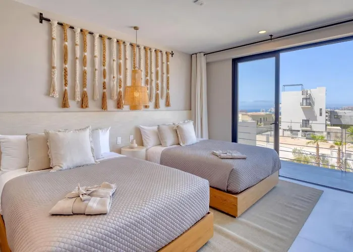 Сasa de vacaciones New And Elegant 4bedroom House Steps From The Cabo San Lucas