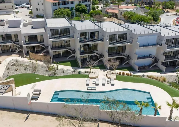 Сasa de vacaciones New And Elegant 4bedroom House Steps From The *