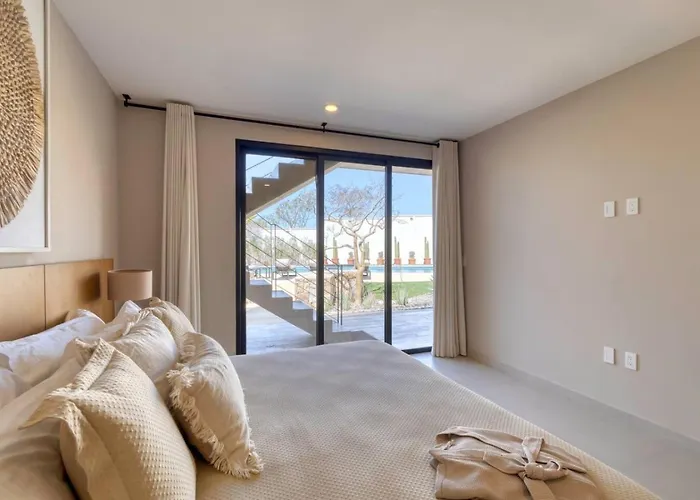 New And Elegant 4bedroom House Steps From The