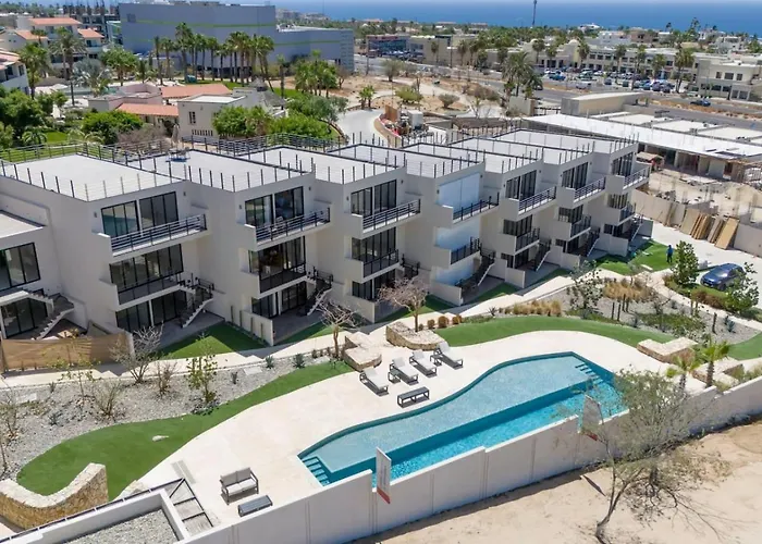 Сasa de vacaciones New And Elegant 4bedroom House Steps From The *