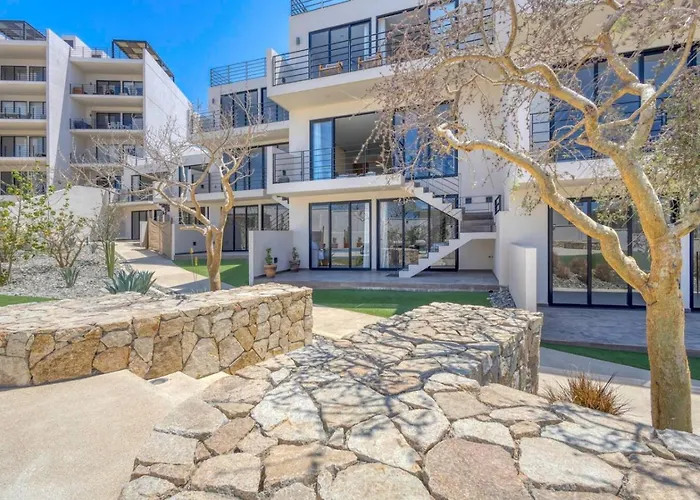 Сasa de vacaciones New And Elegant 4bedroom House Steps From The Cabo San Lucas
