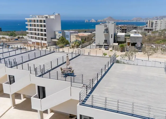Сasa de vacaciones New And Elegant 4bedroom House Steps From The *